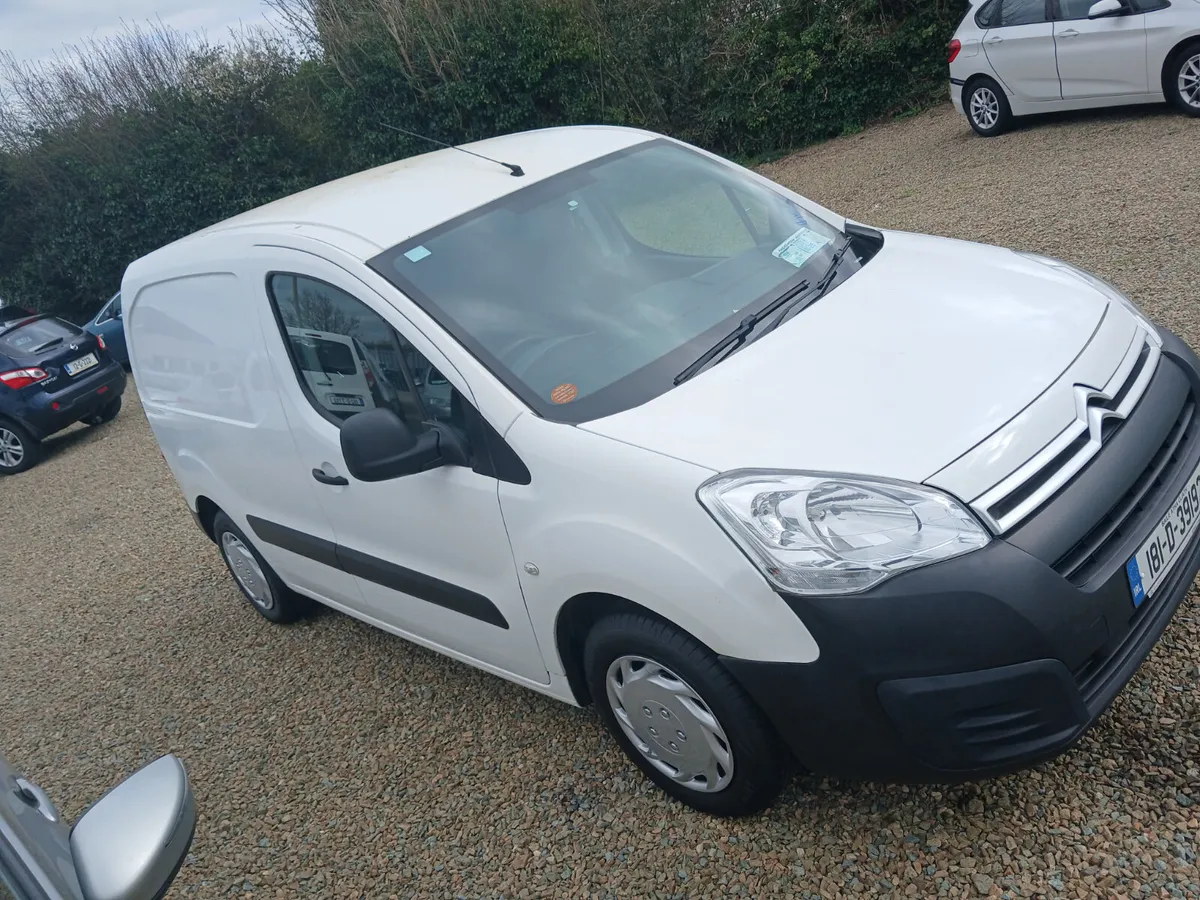 
								Citroen Berlingo 2018 3 seat in cabin full									