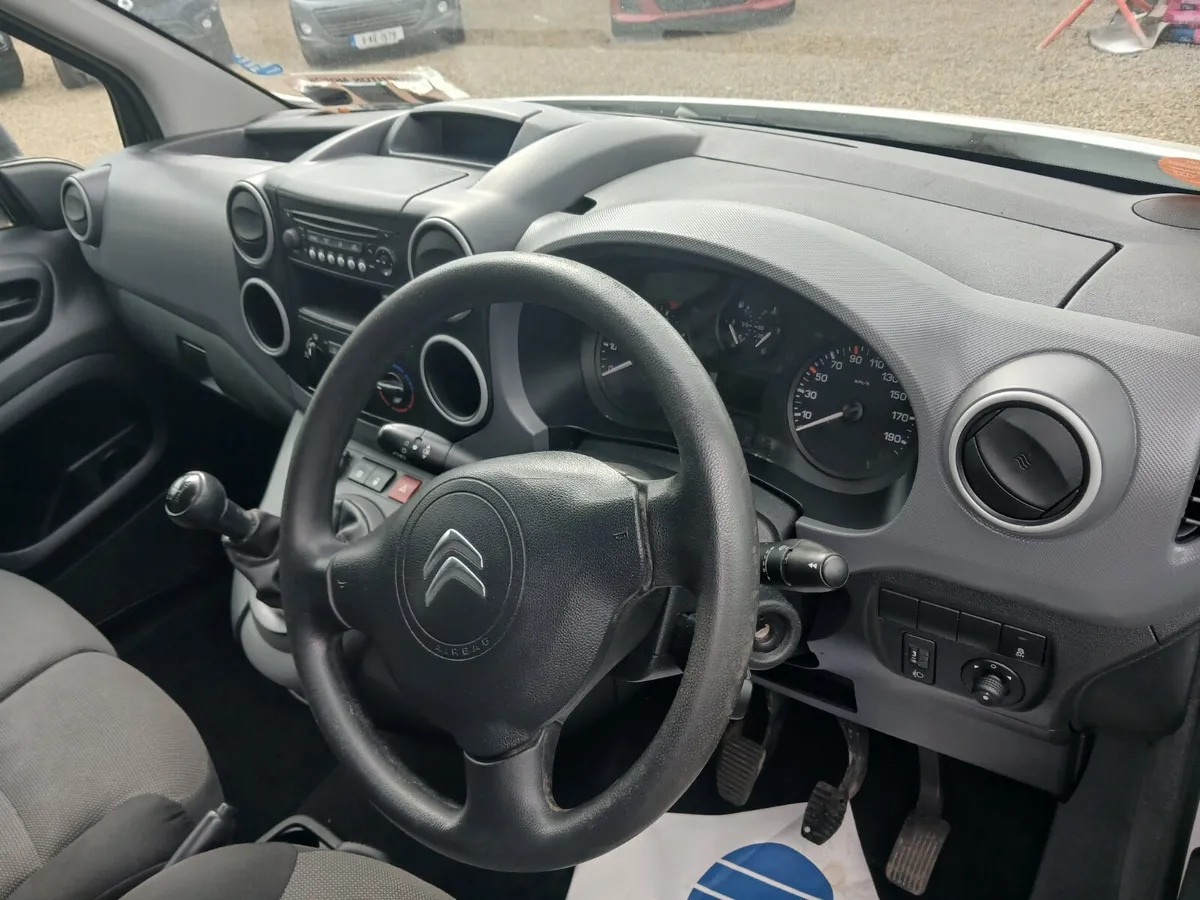 
								Citroen Berlingo 2018 3 seat in cabin full									