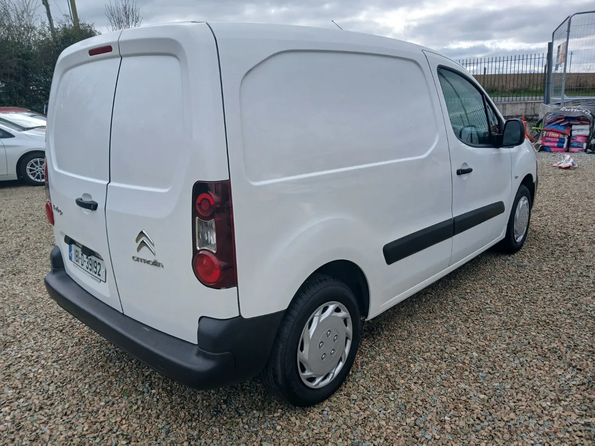 
								Citroen Berlingo 2018 3 seat in cabin full									