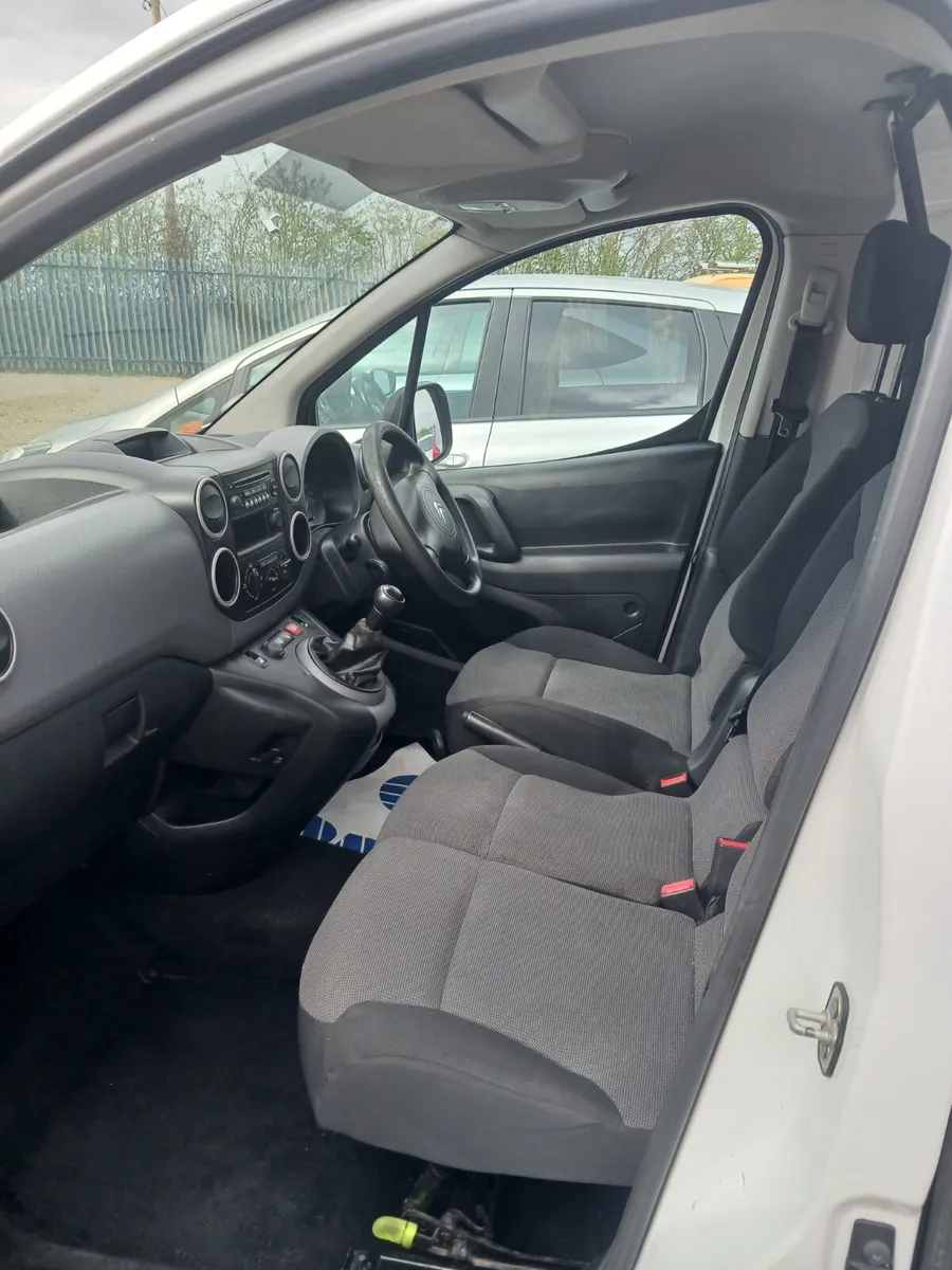 
								Citroen Berlingo 2018 3 seat in cabin full									