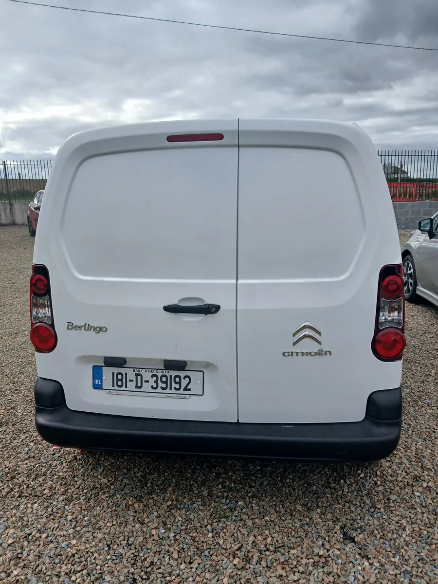 
								Citroen Berlingo 2018 3 seat in cabin full									