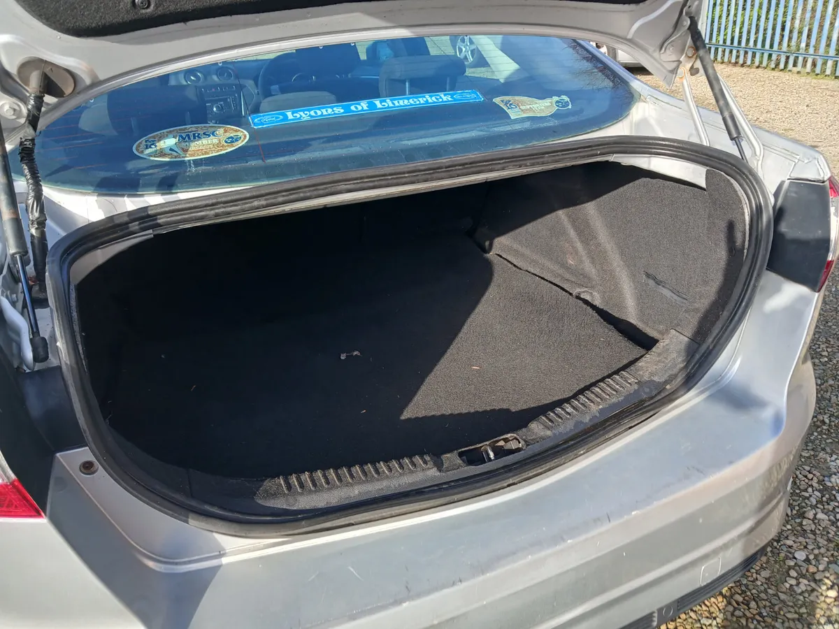 
								Ford Mondeo 2011 1 owner..new nct full									