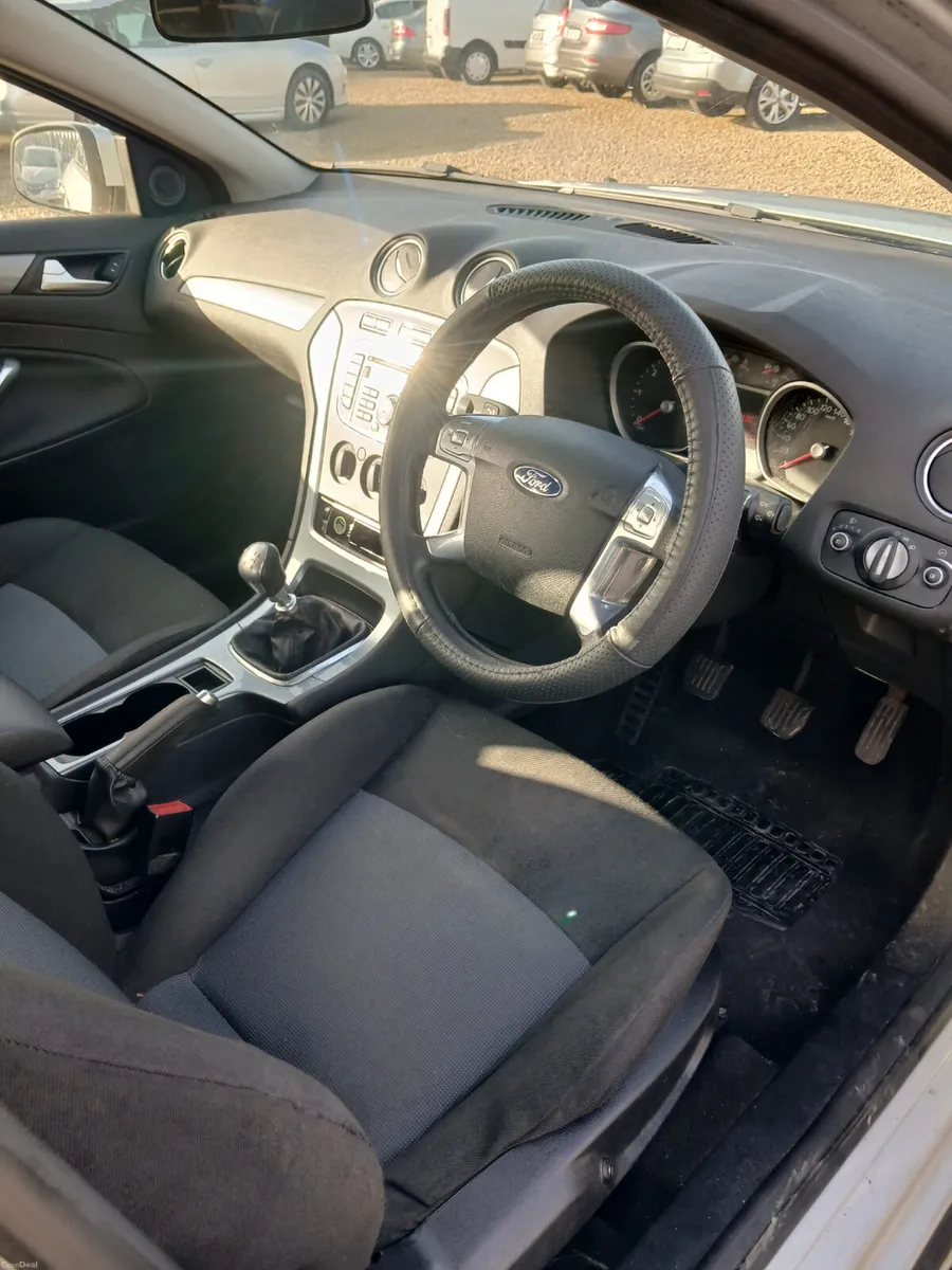 
								Ford Mondeo 2011 1 owner..new nct full									